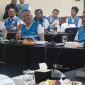 Direktur Manajemen Pembangkitan (DirMKit) PLN (Persero), Rizal Calvary Marimbo (tengah) terkesan dengan  Inisiatif green hydrogen serta program unggulan UMRO seperti 6-ON dan Advance Workshop  yang menunjukkan komitmen kuat PLN Nusantara Power terhadap efisiensi dan keberlanjutan. Hal ini diungkapkan dalam kunjungannya di Unit Pembangkitan Muara Karang pada Minggu (22/6) di Jakarta.