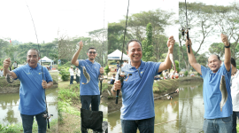 Keceriaan dan semangat terpancar dari para direksi PLN Nusantara Power saat mengikuti lomba memancing Bersama pegawai PLN Nusantara Power UP Sebalang. Momen kebersamaan ini bukan hanya tentang siapa yang mendapatkan ikan terbanyak, tapi juga tentang mempererat silaturahmi dan menciptakan energi positif di luar ruang kerja