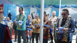 Manager PLN Nusantara Power UP Sebalang Amrul Hakim meresmikan Sanggar Tapis Rakata 