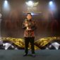 Vice President Operation & Maintenance 5 PLN Nusantara Power I Putu Sudarsa saat menerima piala penghargaan ASRRAT 2025. Melalui penghargaan platinum ketiga ini PLN NP menegaskan posisinya sebagai perusahaan yang menerapkan pelaporan keberlanjutan yang transparan, akuntabel, dan berstandar internasional.