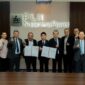Foto bersama seluruh peserta setelah penandatanganan kerja  sama yang menandai langkah konkret  PLN NP dan VOGO-ARSTROMA dalam penjajakan pengembangan solusi karbon negatif berbasis teknologi Carbon Capture, Utilization, and Storage (CCUS) untuk sektor pembangkitan listrik.