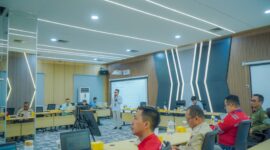 Team Leader K3 dan Keamanan UP Sebalang memberikan sosialiasi tentang Contractor Safety Management System (CSMS) dan Work Permit Online (WPO Plus) kepada seluruh mitra kerja.