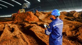 Karyawan PLN Nusantara Power melakukan monitoring pencampuran biomassa dengan batubara di PLTU Rembang. Sepanjang tahun 2025 PLN NP berhasil menghasilkan 1.041 GWh energi hijau dari cofiring pada 25 PLTU di seluruh Indonesia.