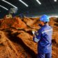 Karyawan PLN Nusantara Power melakukan monitoring pencampuran biomassa dengan batubara di PLTU Rembang. Sepanjang tahun 2025 PLN NP berhasil menghasilkan 1.041 GWh energi hijau dari cofiring pada 25 PLTU di seluruh Indonesia.