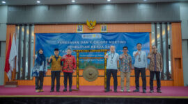PLN bersama ITERA resmi memulai langkah kolaboratif dalam pengembangan tanaman bioenergi melalui kegiatan Kick Off Meeting dan Peresmian Kerja Sama Penelitian. Kegiatan ini menjadi wujud nyata komitmen bersama dalam mendukung transisi energi bersih dan penguatan bauran Energi Baru Terbarukan (EBT) nasional.