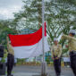Petugas Pasukan Pengibar Bendera PLN Nusantara Power UP Sebalang dengan penuh khidmat melaksanakan pengibaran Sang Merah Putih pada Upacara Peringatan Hari Kebangkitan Nasional ke-118