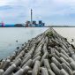Foto Tetrapod FABA yang terpasang dan difungsikan untuk mencegah terjadinya abrasi dan memperkuat struktur pantai serta pemecah gelombang.