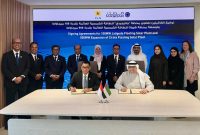 Direktur Utama PLN Darmawan Prasodjo (duduk kiri), Chief Executive Officer Masdar Mohamed Jameel Al Ramahi (duduk kanan), Direktur Utama PLN Nusantara Power Ruly Firmansyah (berdiri 2 dari kiri) sesaat setelah penandatanganan nota kesepahaman Ekspansi PLTS Terapun Cirata di Abu Dhabi (9/4). Setelah berhasil membangun dan mengoperasikan PLTS Terapung Cirata 192 MWp, PLN NP dan Masdar berencana untuk memperluas dan memperbesar kapasitas pembangkit ramah lingkungan tersebut.