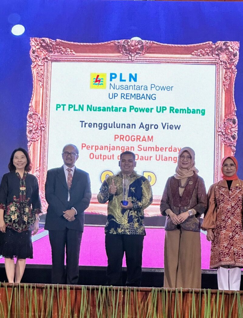 Keberhasilan PLN Nusantara Power  UP Rembang dalam  menciptakan sistem keberlanjutan berbasis limbah pada program CSR Trenggulunan Agro Vew mendapatkan penghargaan  Circular Economy Sustainability Award (CESA) 2025. Penghargaan diterima oleh Manager Business Support PLN NP UP Rembang Arie Hariyanto pada Juli lalu di Jakarta.