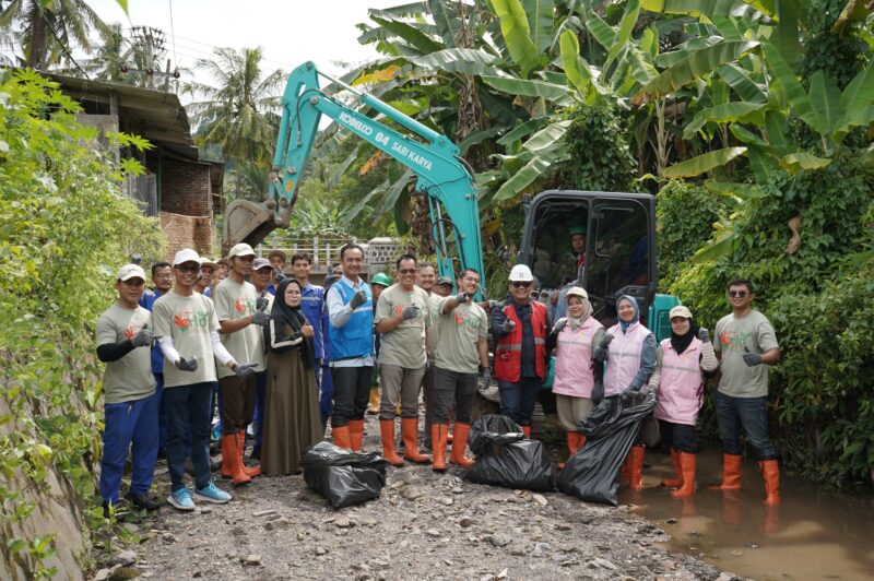 Foto bersama Manajemen, Srikandi dan Ranger PLN Nusantara Power UP Sebalang dalam kegiatan SEBALANG SEGER (Sinergi Energi Bersama untuk Air Bersih dan Lingkungan Segar)