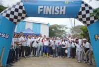 Pembukaan Fun Run Hari Listrik Nasional ke-80 PLN Nusantara Power UP Sebalang oleh Manager Unit Pembangkitan Sebalang, Amrul Hakim.