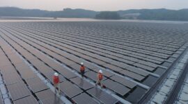 PLTS Terapung Cirata menandai salah satu keberhasilan PLN NP dalam upaya pengembangan pembangkit hijau skala besar dengan memanfaatkan potensi perairan waduk di Indonesia.