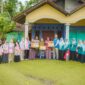 Momen hangat saat Manager PLN Nusantara Power UP Sebalang melakukan penyerahan bantuan secara simbolis kepada kepala dusun Sebalang 2. Kegiatan ini merupakan wujud nyata komitmen PLN Nusantara Power UP Sebalang untuk terus hadir dan memberikan kontribusi positif bagi kesejahteraan masyarakat.