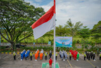 Peserta Apel Peringatan Bulan Keselamatan dan Kesehatan Kerja (K3) Nasional 2026 PT PLN Nusantara Power Unit Pembangkitan (UP) Sebalang mengikuti apel dengan tertib di halaman kantor UP Sebalang, di bawah kibaran Merah Putih.