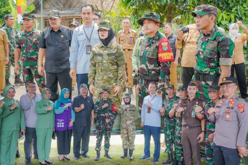Manager PLN Nusantara Power UP Sebalang turut meninjau langsung lokasi program Corporate Social Responsibility (CSR) pembangunan sumur bor di Desa Tanjung Rejo, Kecamatan Way Khilau, Kabupaten Pesawaran didampingi Bupati Pesawara, Dandim 0421 LS dan Wakil Ketua I DPRD Pesawaran