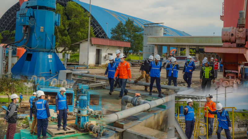 Peninjauan fasilitas di area operasional pembangkit serta observasi langsung terhadap sistem pemanfaatan air laut oleh tim PSDKP Pangkalan Jakarta