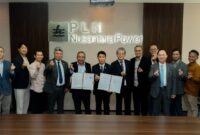 Foto bersama seluruh peserta setelah penandatanganan kerja sama yang menandai langkah konkret PLN NP dan VOGO-ARSTROMA dalam penjajakan pengembangan solusi karbon negatif berbasis teknologi Carbon Capture, Utilization, and Storage (CCUS) untuk sektor pembangkitan listrik.