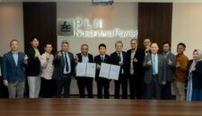 Foto bersama seluruh peserta setelah penandatanganan kerja  sama yang menandai langkah konkret  PLN NP dan VOGO-ARSTROMA dalam penjajakan pengembangan solusi karbon negatif berbasis teknologi Carbon Capture, Utilization, and Storage (CCUS) untuk sektor pembangkitan listrik.