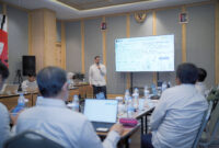 Assistant Manager Engineering UP Sebalang, Guntur Budi Santoso memberikan pemaparan program investasi 2026