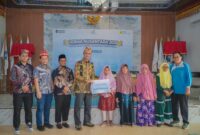Derma Nusantara 2026 PLN Nusantara Power UP Sebalang menyalurkan santunan kepada 104 ibu-ibu lansia prasejahtera yang berasal dari enam dusun di wilayah Ring-1.
