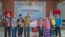 Derma Nusantara 2026 PLN Nusantara Power UP Sebalang menyalurkan santunan kepada 104 ibu-ibu lansia prasejahtera yang berasal dari enam dusun di wilayah Ring-1.