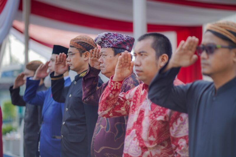 Jajarann insan PLN Group mengikuti prosesi Upacara Peringatan HUT ke-81 Kemerdekaan Republik Indonesia di lingkungan PLN UID Lampung, Senin (17/8/2026).